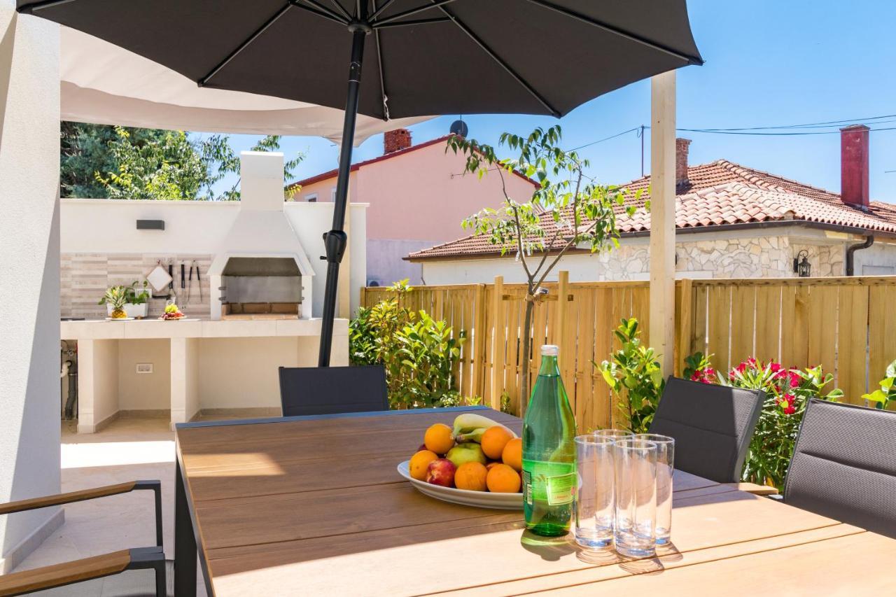 Villa Elena Deluxe mit Whirlpool und POOL am MEER Fažana Exterior foto