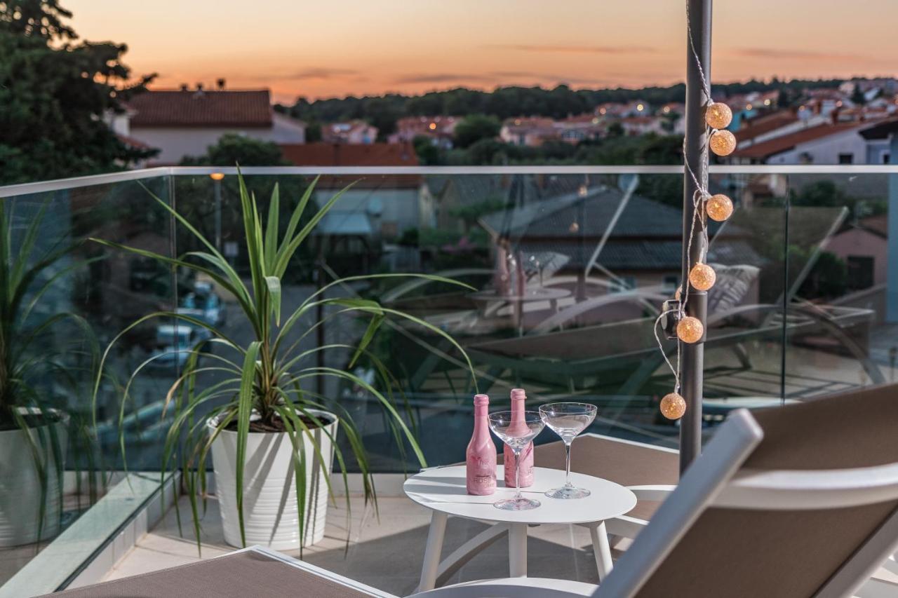 Villa Elena Deluxe mit Whirlpool und POOL am MEER Fažana Exterior foto
