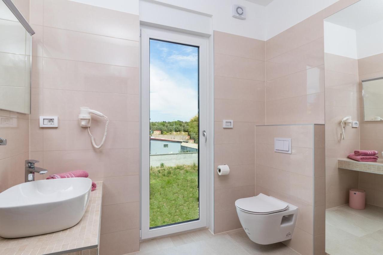 Villa Elena Deluxe mit Whirlpool und POOL am MEER Fažana Exterior foto