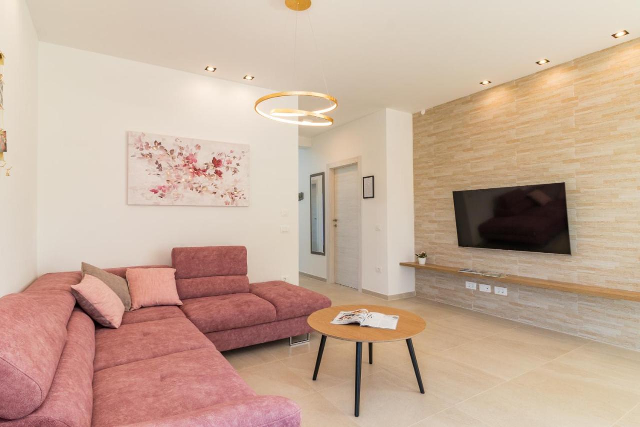 Villa Elena Deluxe mit Whirlpool und POOL am MEER Fažana Exterior foto
