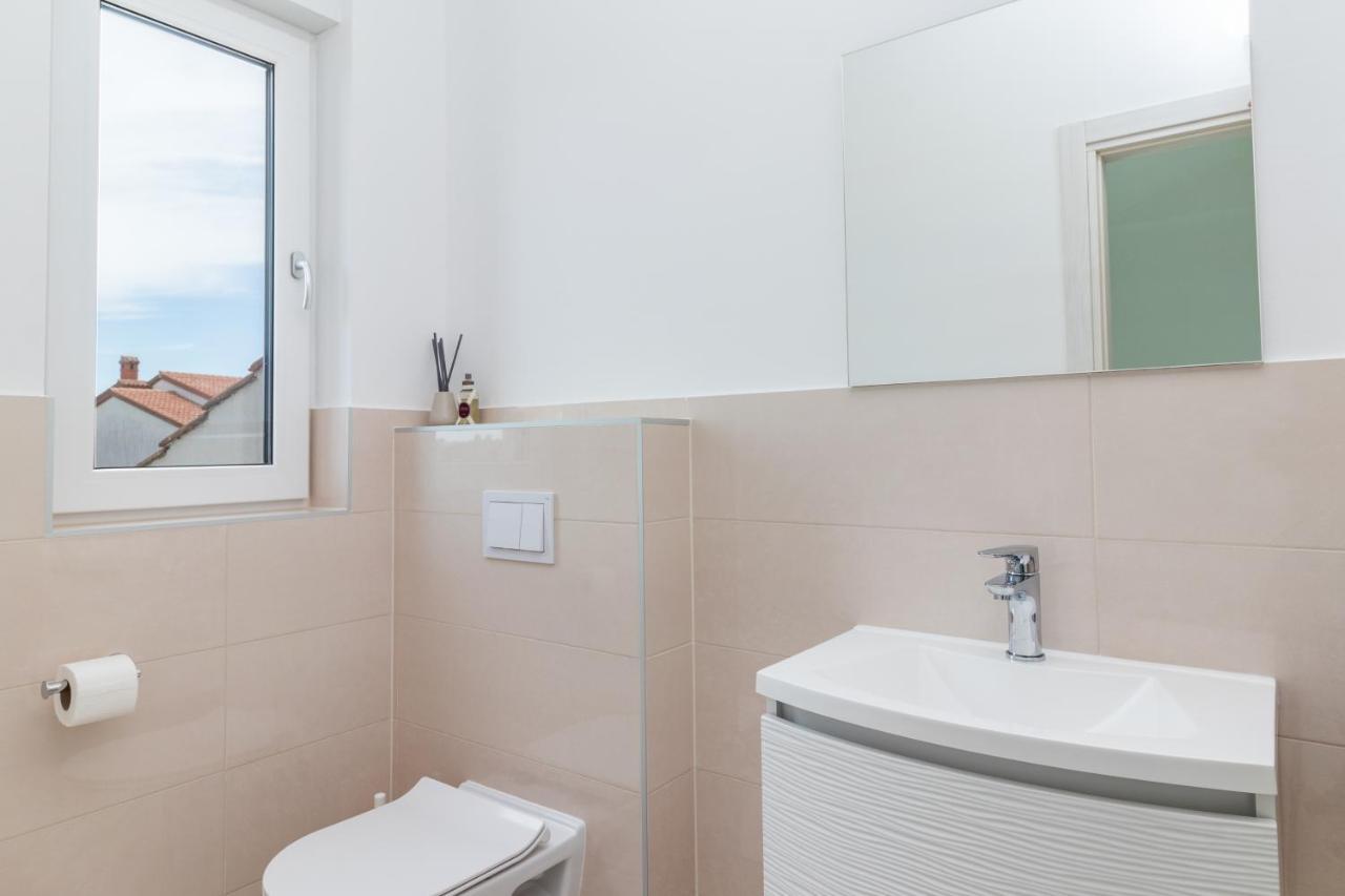 Villa Elena Deluxe mit Whirlpool und POOL am MEER Fažana Exterior foto
