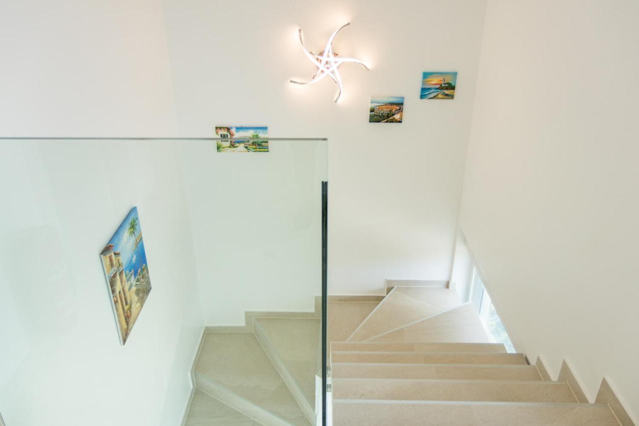 Villa Elena Deluxe mit Whirlpool und POOL am MEER Fažana Exterior foto