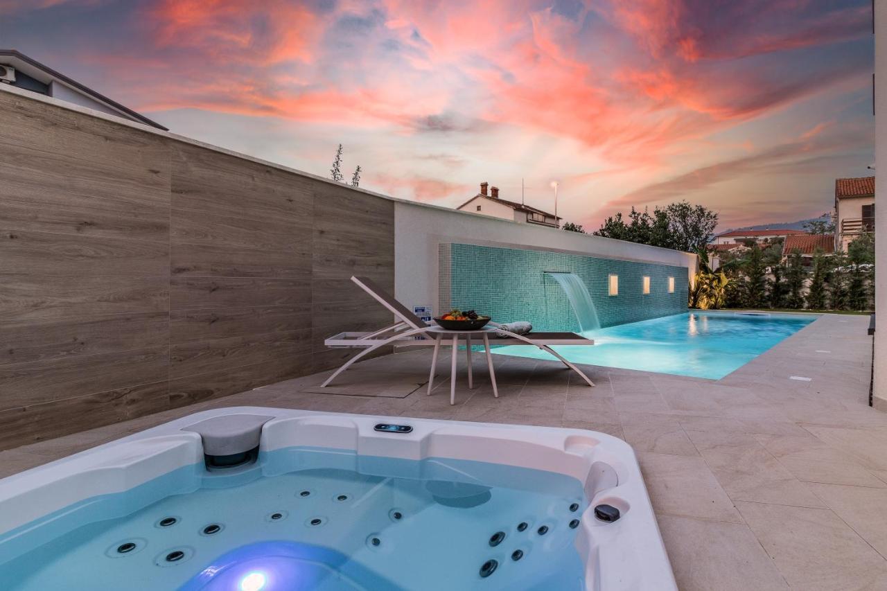 Villa Elena Deluxe mit Whirlpool und POOL am MEER Fažana Exterior foto
